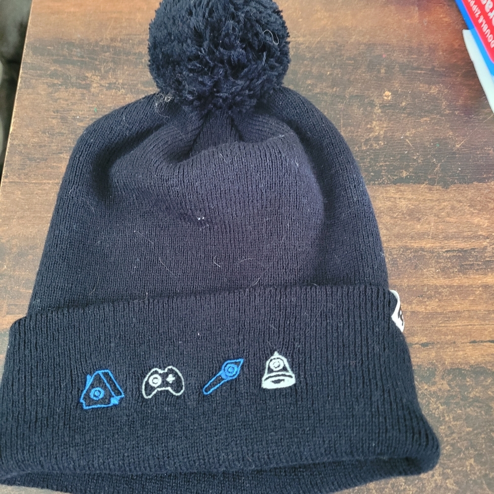 YP Classicd Acrylic Gamer Pom-Pom Beanie
